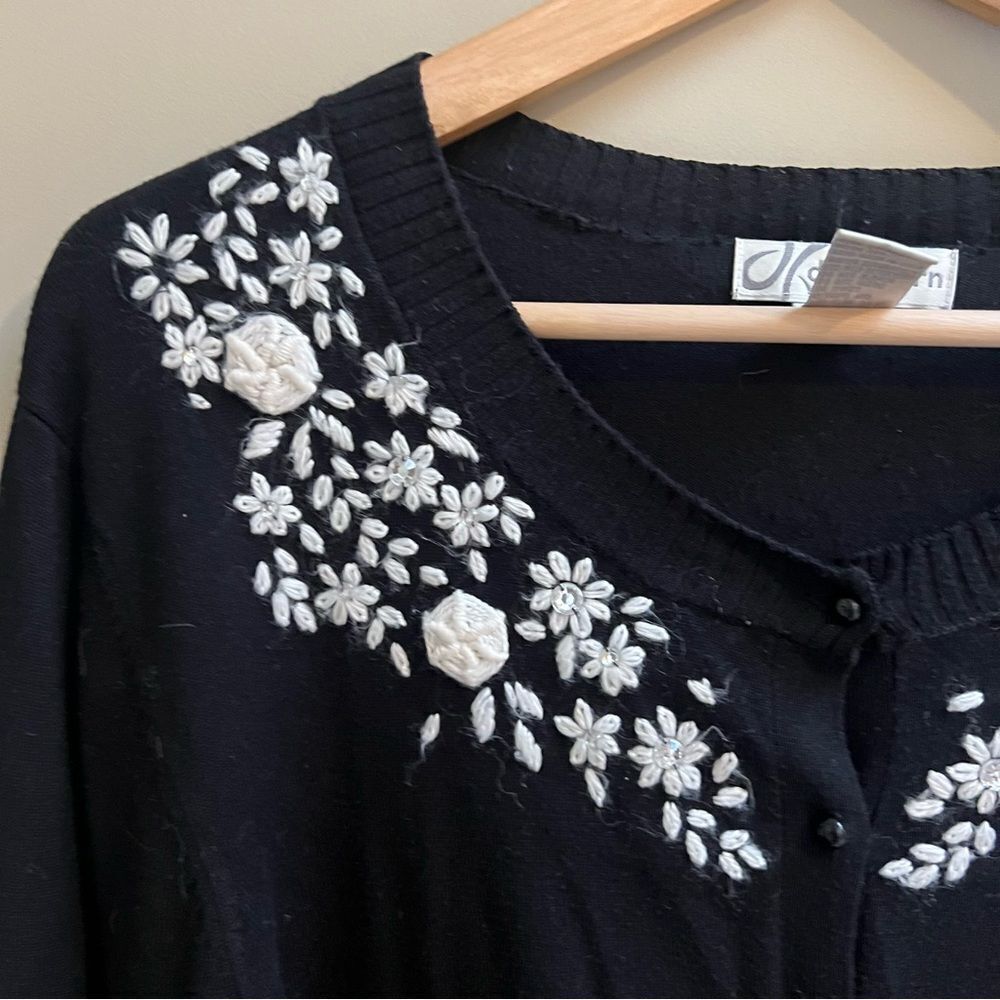 Black cardigan with White Floral Embroidery. Size L - Picture 2 of 6